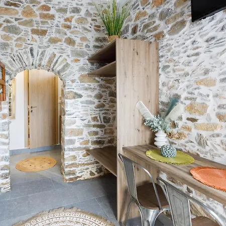 Aurora Minimal Apartment Ano Syros